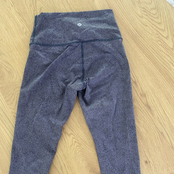 Lululemon high rise wonder under crop - Picture 2 of 3